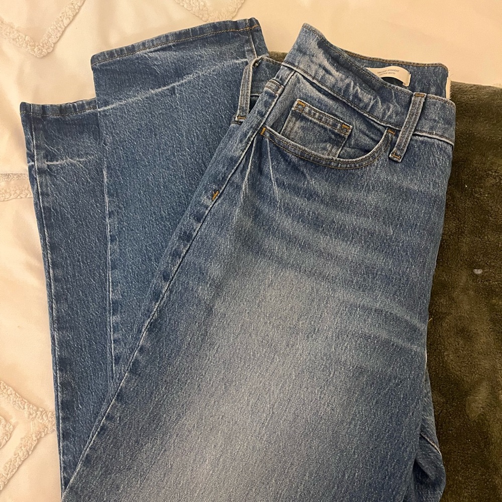 BRAND NEW w/o tags Universal Thread Vintage Straight Jeans— medium wash, Size 10